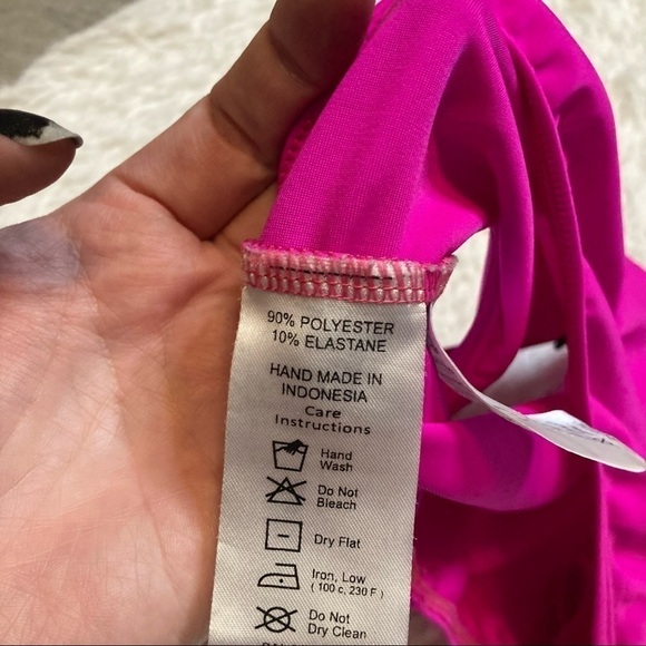 MOTEL Rocks Shani Crop Top in Neon Pink - Picture 8 of 8